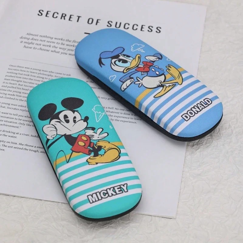 Estuche para gafas Disney Mick - Travel Accessories For Dogs reseña y precio